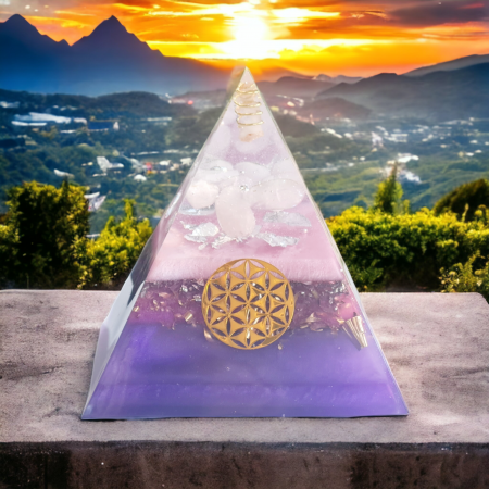 Orgonite pyramide quartz rose violette fleur de vie